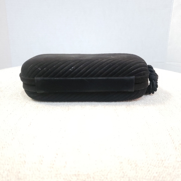 Bottega Veneta Suede Black Diagonal Lines Clutch. - Picture 2 of 7